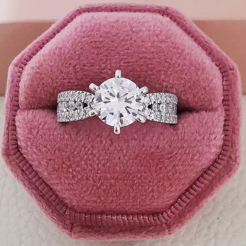 Women's Gorgeous White Zirconia Round Cut 6-Pronged Ring Set in a Beautiful Band